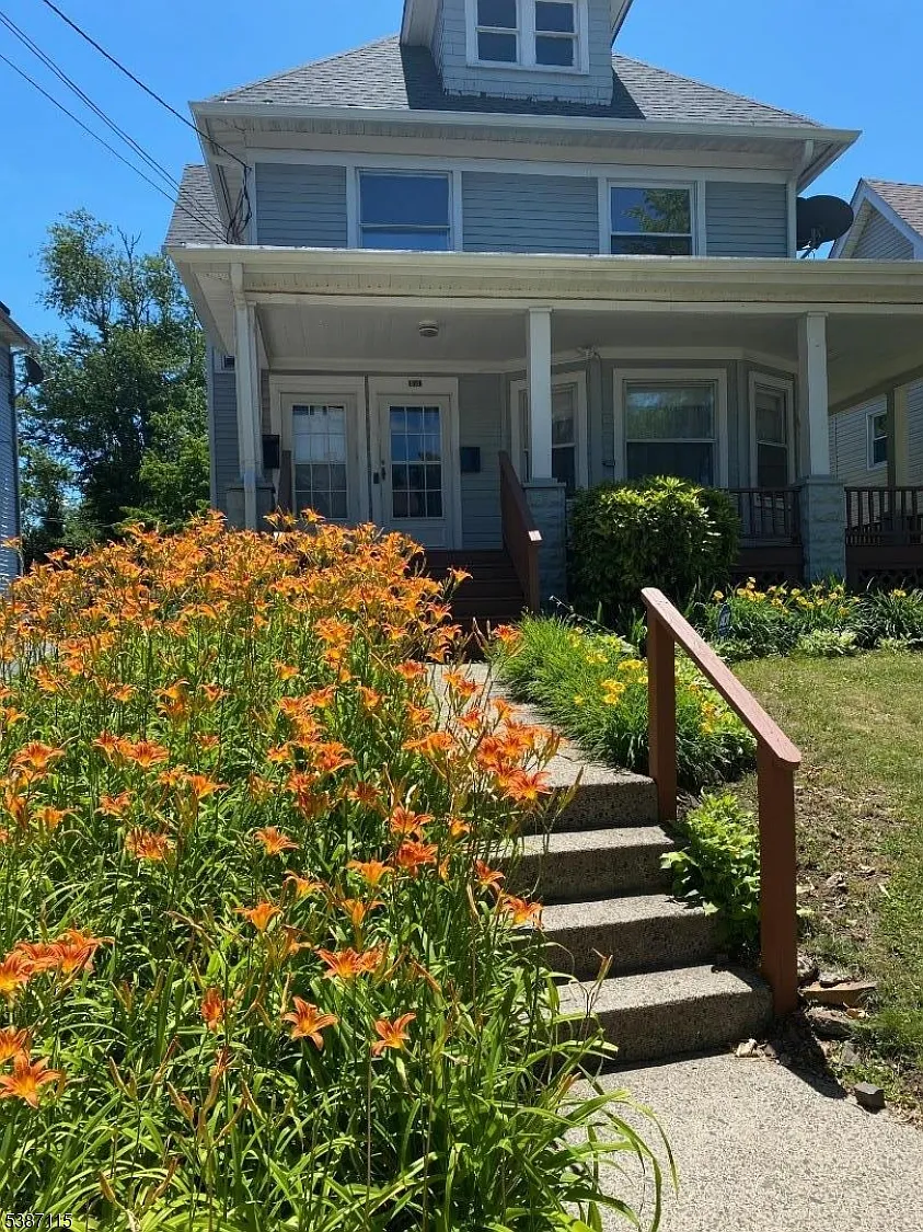 2 bed, 1.0 bath, $2,200 — Photo 1