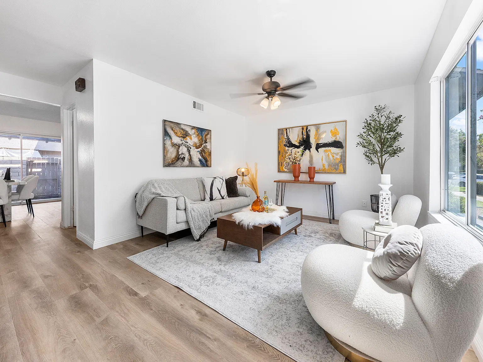 3 bed, 1.5 bath, 1136 sqft, $3,200 — Photo 3