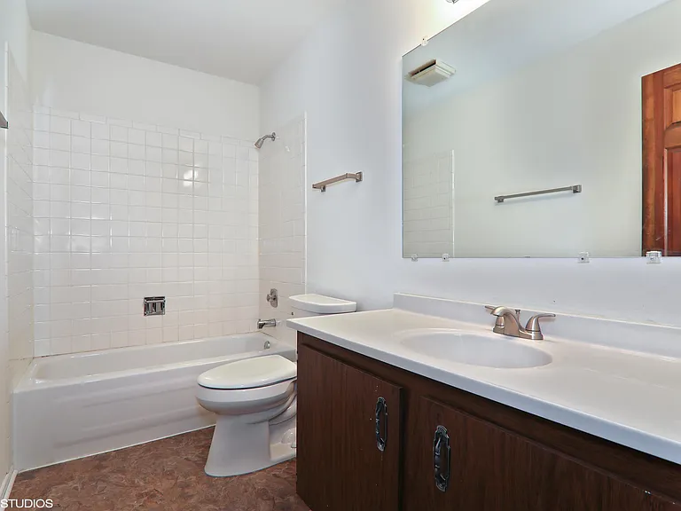 337 Springlake Ln #D — Photo 9