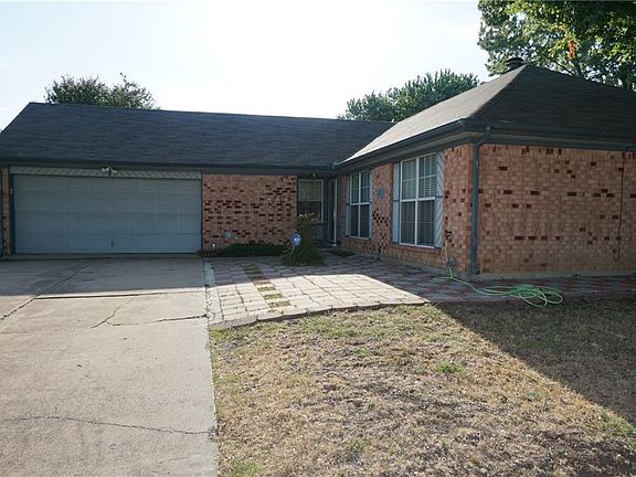 2nd image of 2327 Busch Dr