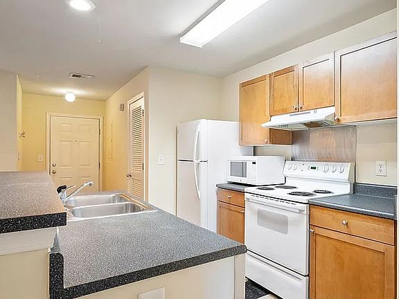 2nd image of 192 Yellowstone Dr APT 207