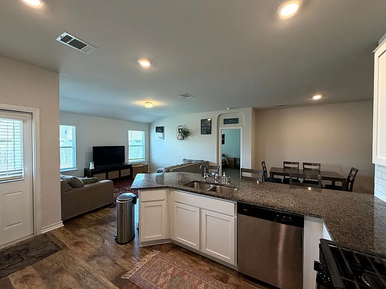 6811 Whisper Grv — Photo 13