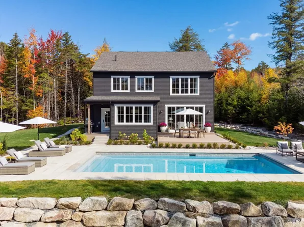 51 Dungarry Close, Halifax, NS B2T 0M7