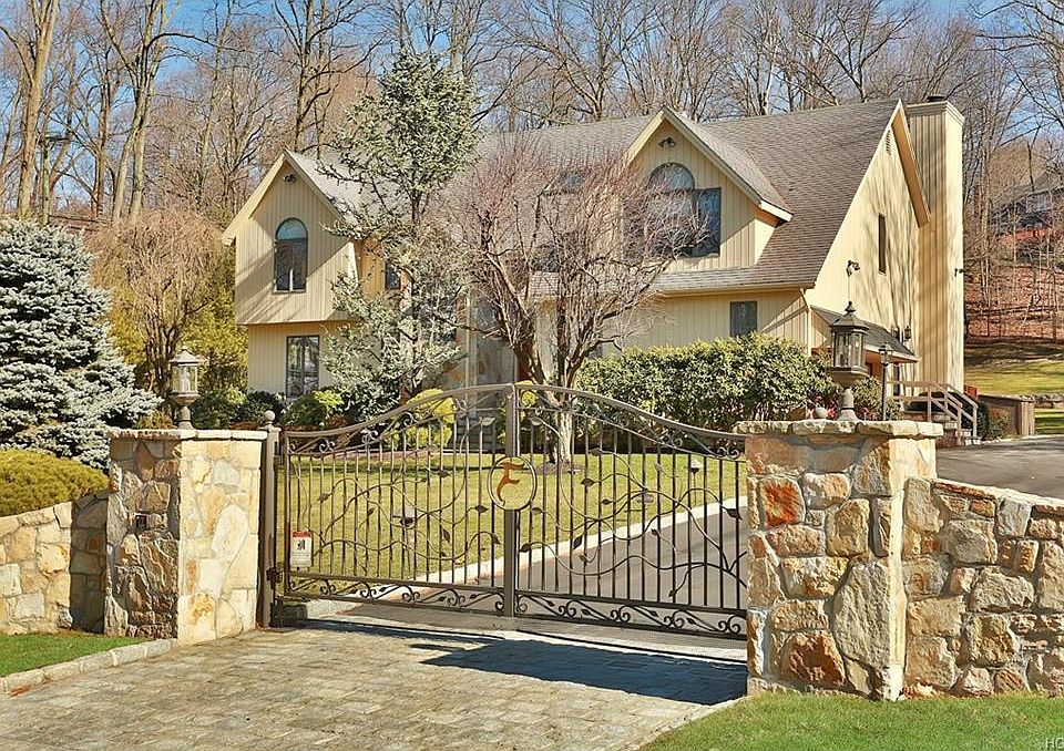 1st image of 1 Far Hill Ln