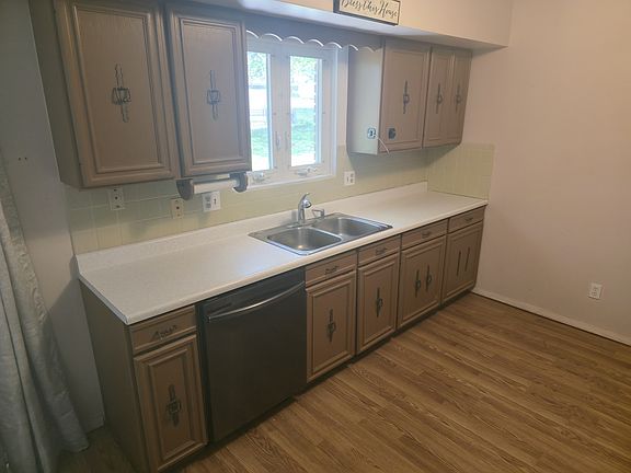 4th image of 217 Foster Dr
