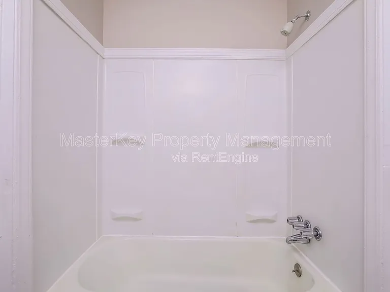 208 E Geer St #B — Photo 11