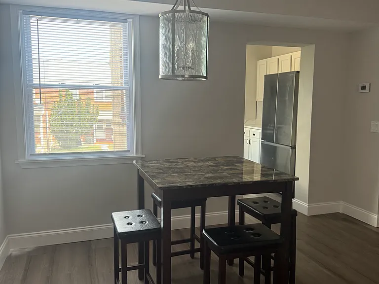 1513 N Kenwood Ave #B — Photo 5