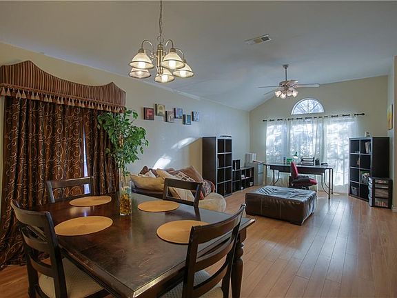 4th image of 4722 Grovetree Ln