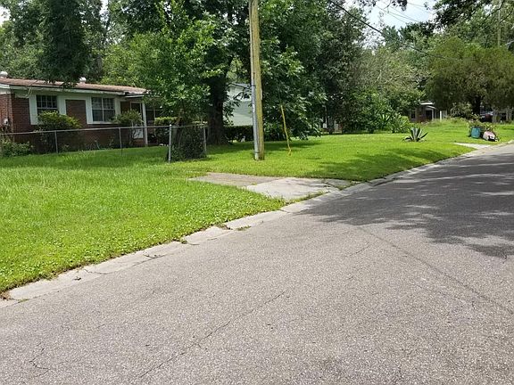 4th image of 1348 Placid Pl