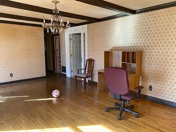 4th image of 2326 Azalea Dr