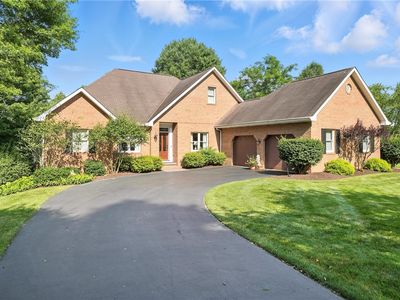 13 Kings Ln, Grove City, PA, 16127