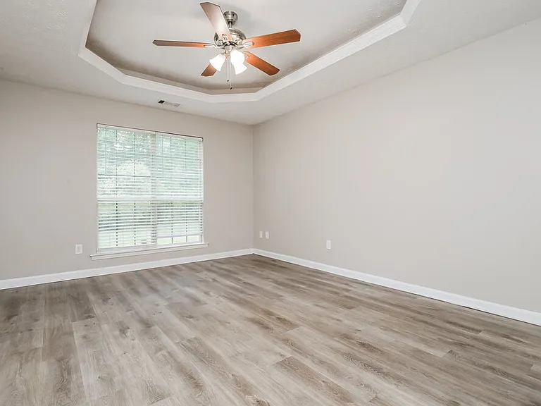 115 Syracuse Ln — Photo 10