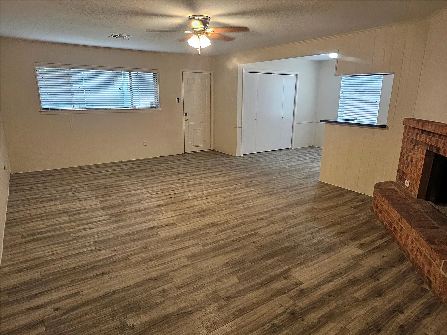 4 bed, 2.0 bath, 1992 sqft, $2,150 — Photo 4
