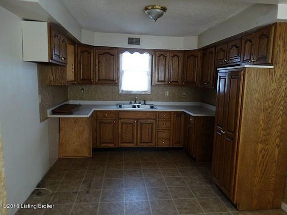 4th image of 2622 Rowan St