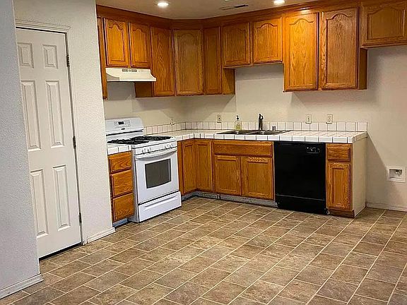 4th image of 2663 Santa Fe St