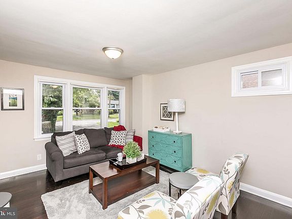4th image of 8707 Baker Ave