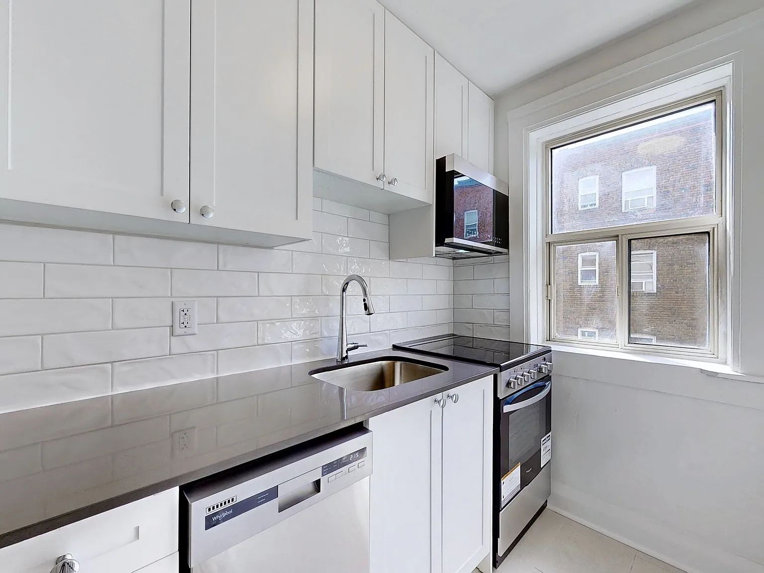 1602 Bathurst Street — Photo 1