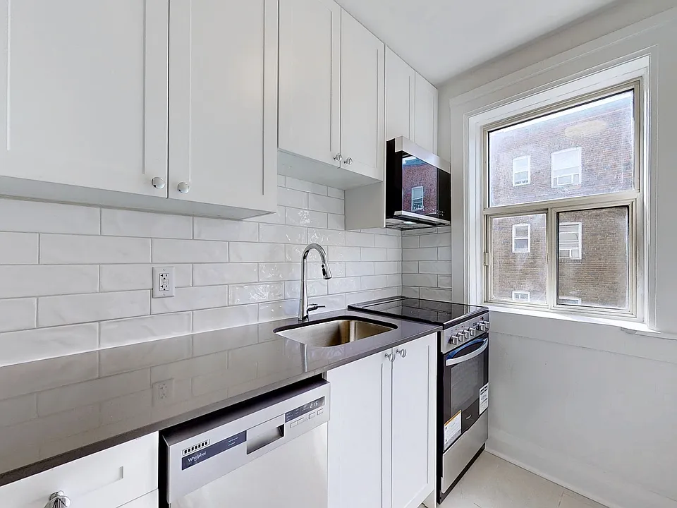 1602 Bathurst St