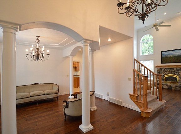 4th image of 3550 Charleston Cir