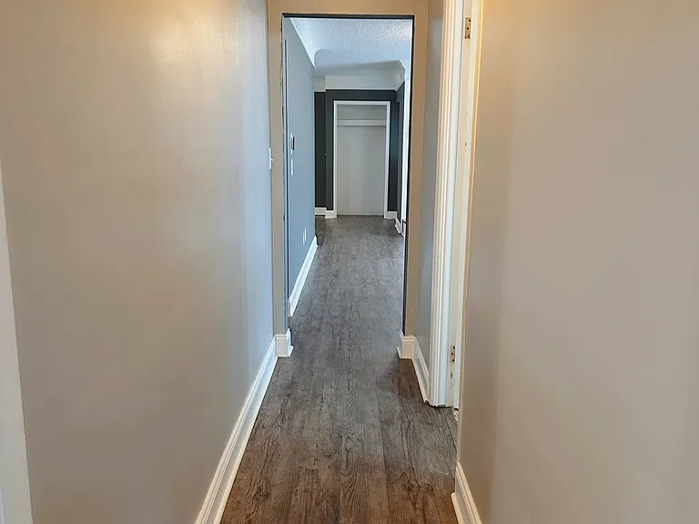 671 E Crest Ln — Photo 10