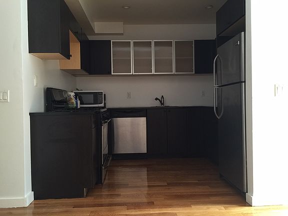 5th image of 132 Scholes St #1