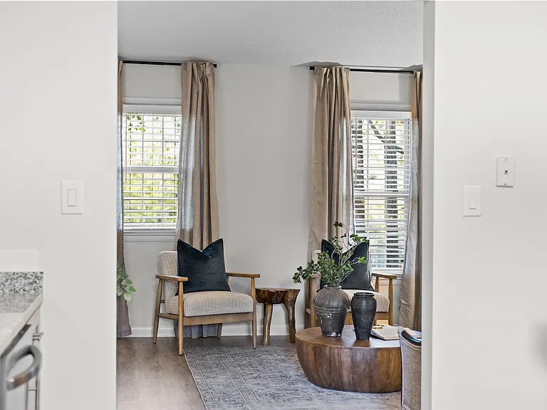 West Oak Apartments — Photo 29