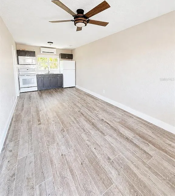 1 bed, 1.0 bath, 215 sqft, $1,200 — Photo 3