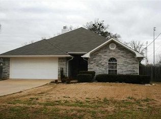 616 Fenton Rd, Longview, TX 75604