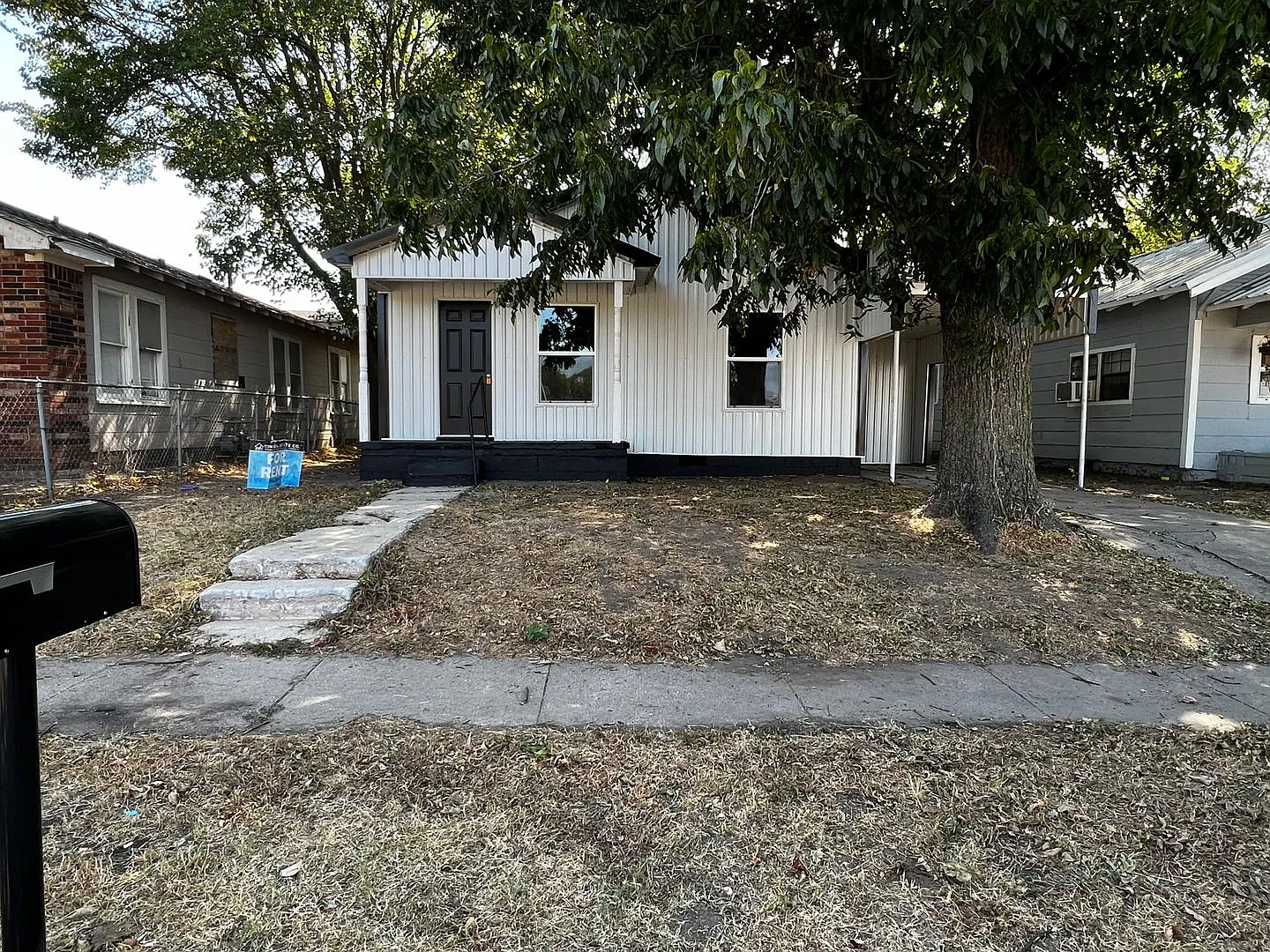 2 Bedroom 1 Bath Remodeled Farmhouse for Rent — Photo 1
