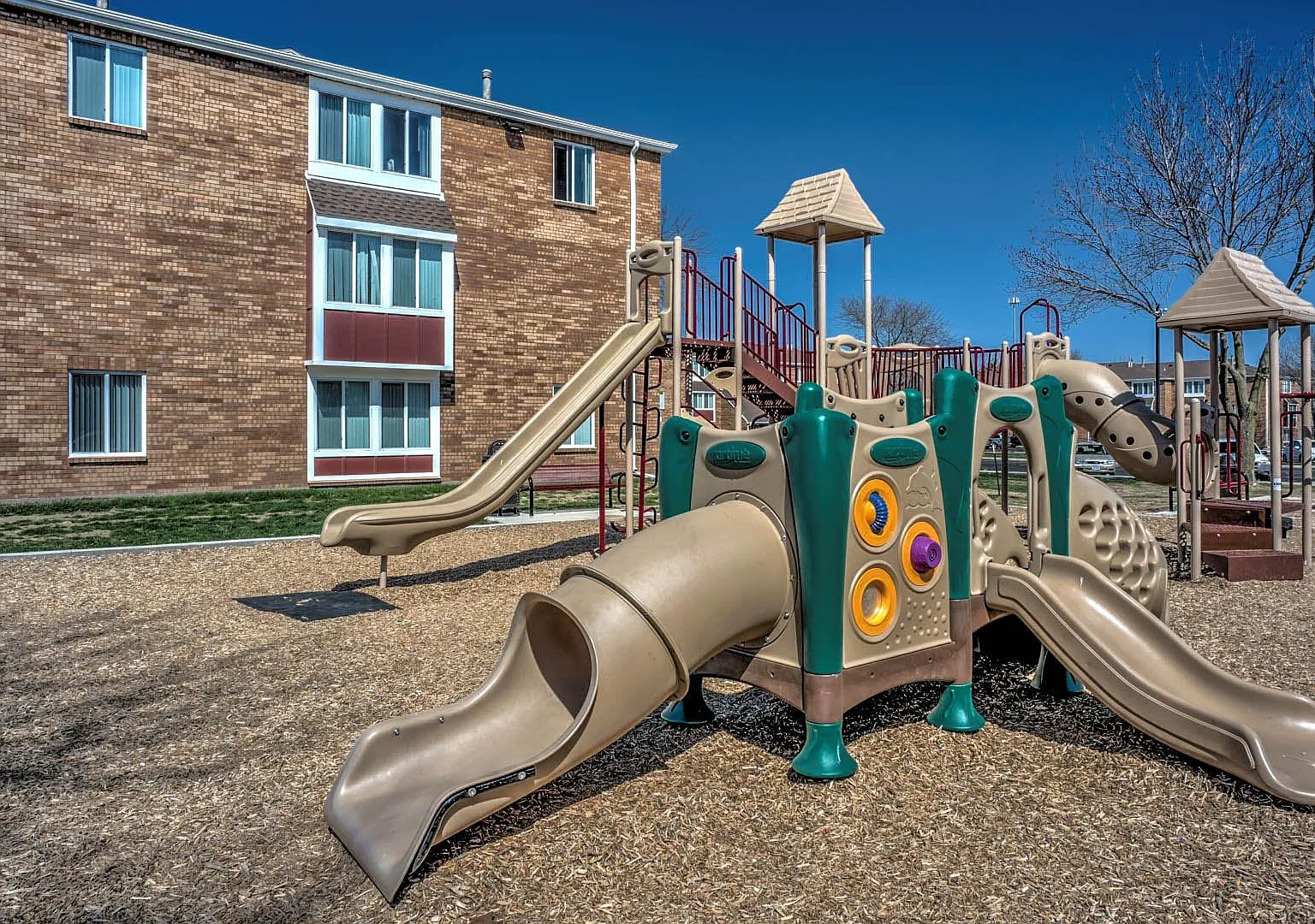 Castlewood Apartments — Photo 2