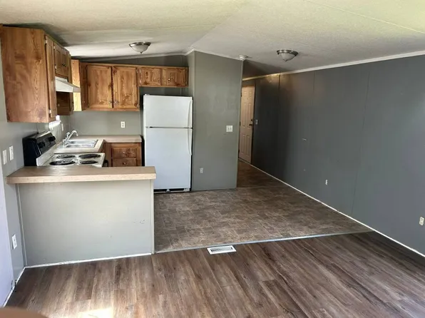 128 W 16th St, Coal Valley, IL 61240