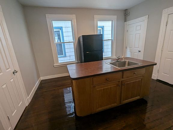 4th image of 271 Howard Ave #1A