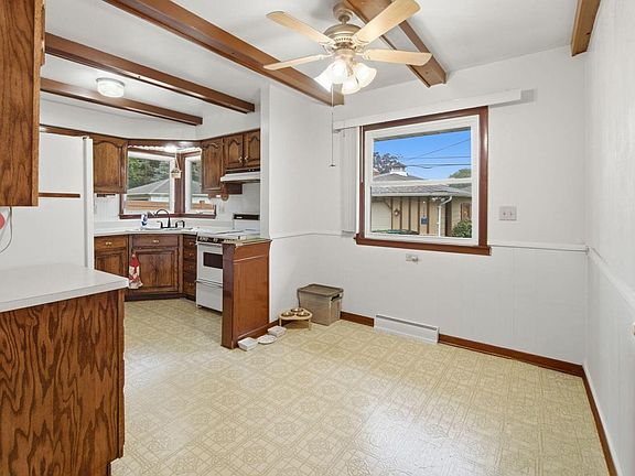 5th image of W171N8437 Allen AVENUE