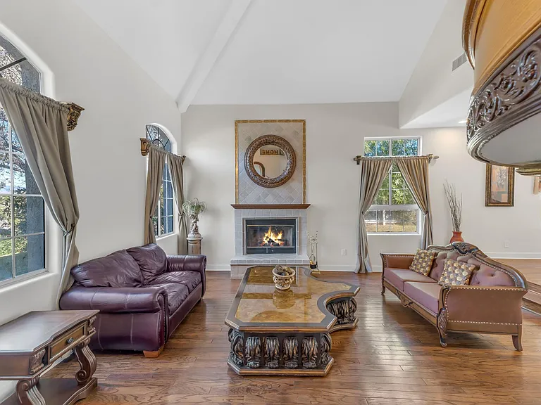 26940 Whitehorse Pl — Photo 5