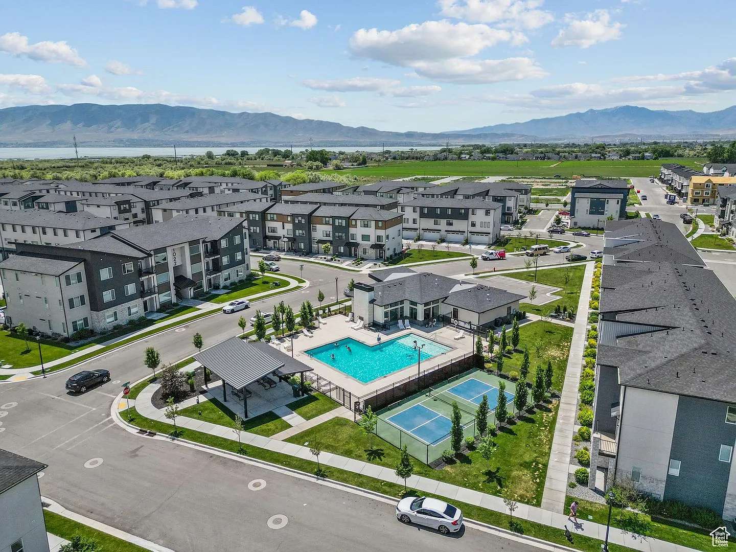 Modern 4 Bed / 3 Bath Home in American Fork | Pool + Pickleball — Photo 2