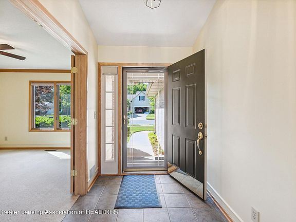3rd image of 6595 English Oak Dr