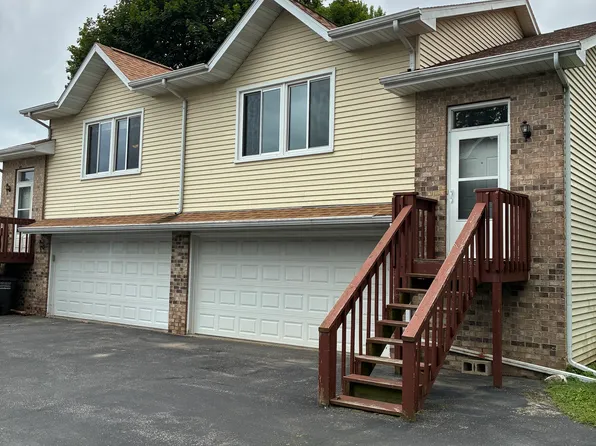 858 Westover St, Oconomowoc, WI 53066