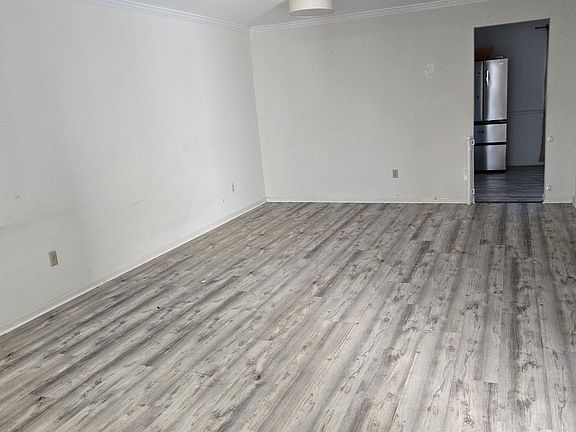 2nd image of 4529 King Edward Ct