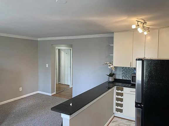 3rd image of 305 C St NE APT 308