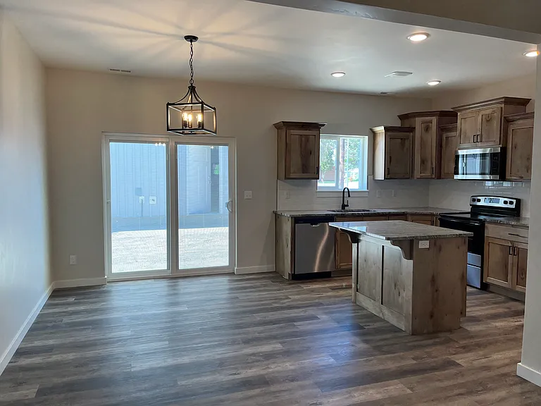 1645 S Bellin Rd — Photo 5