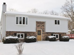 206 Liberty Ave, Fox River Grove, IL 60021