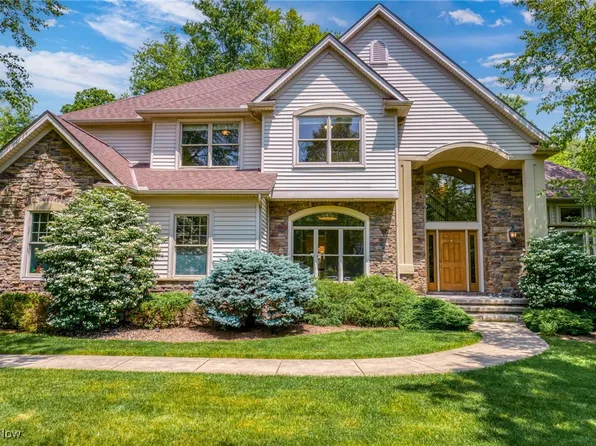 37755 Flanders Dr, Solon, OH 44139