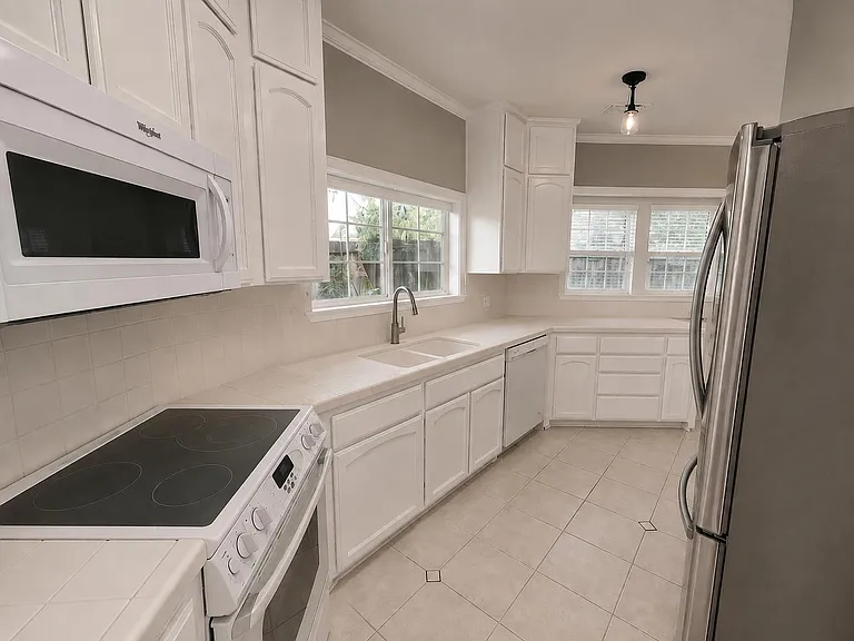 1047 E Monticello Cir — Photo 11