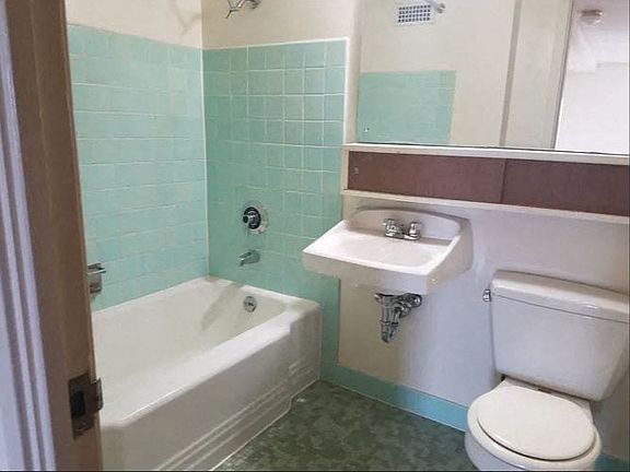 5th image of 101 W Olympic Pl #616