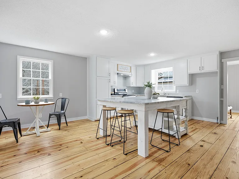 Family Kitchen Dining Area