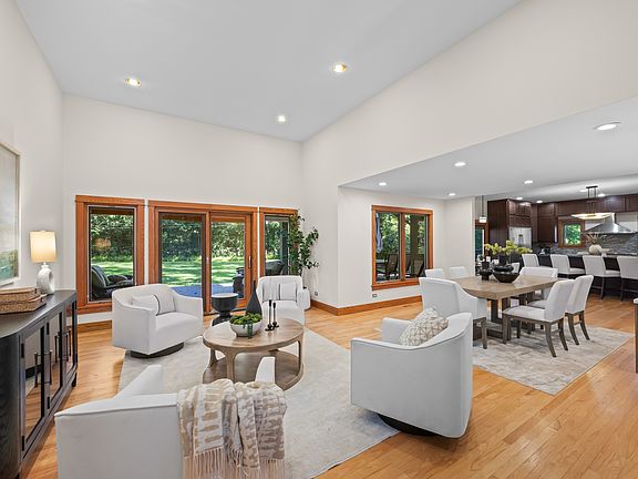 5th image of 23W212 Blackcherry Ln