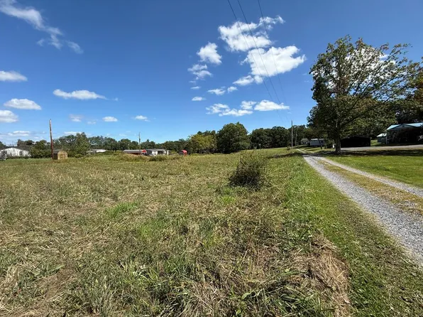 2839 Flat Top Rd, Ghent, WV 25843