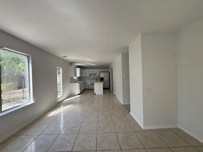 2324 Friarcreek Loop — Photo 4