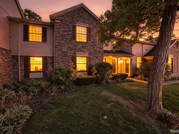 2nd image of 29690 Pine Ridge Cir
