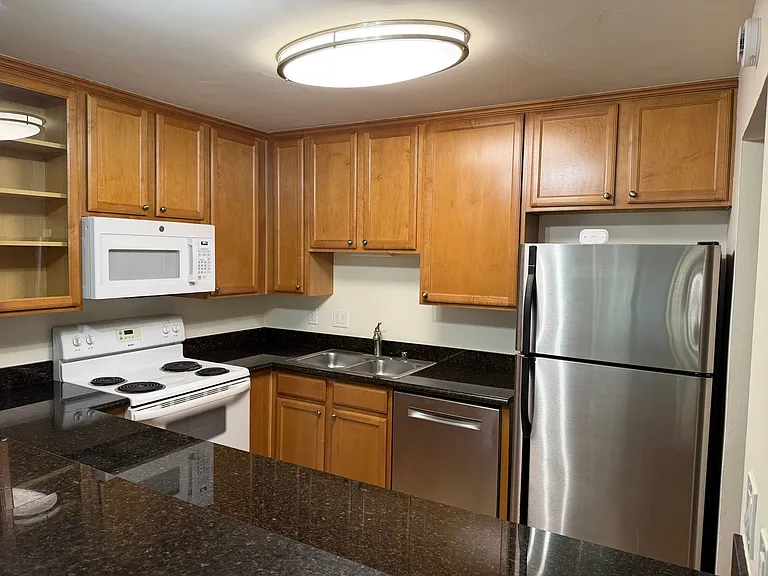 3030 Suncrest Dr #209 — Photo 4